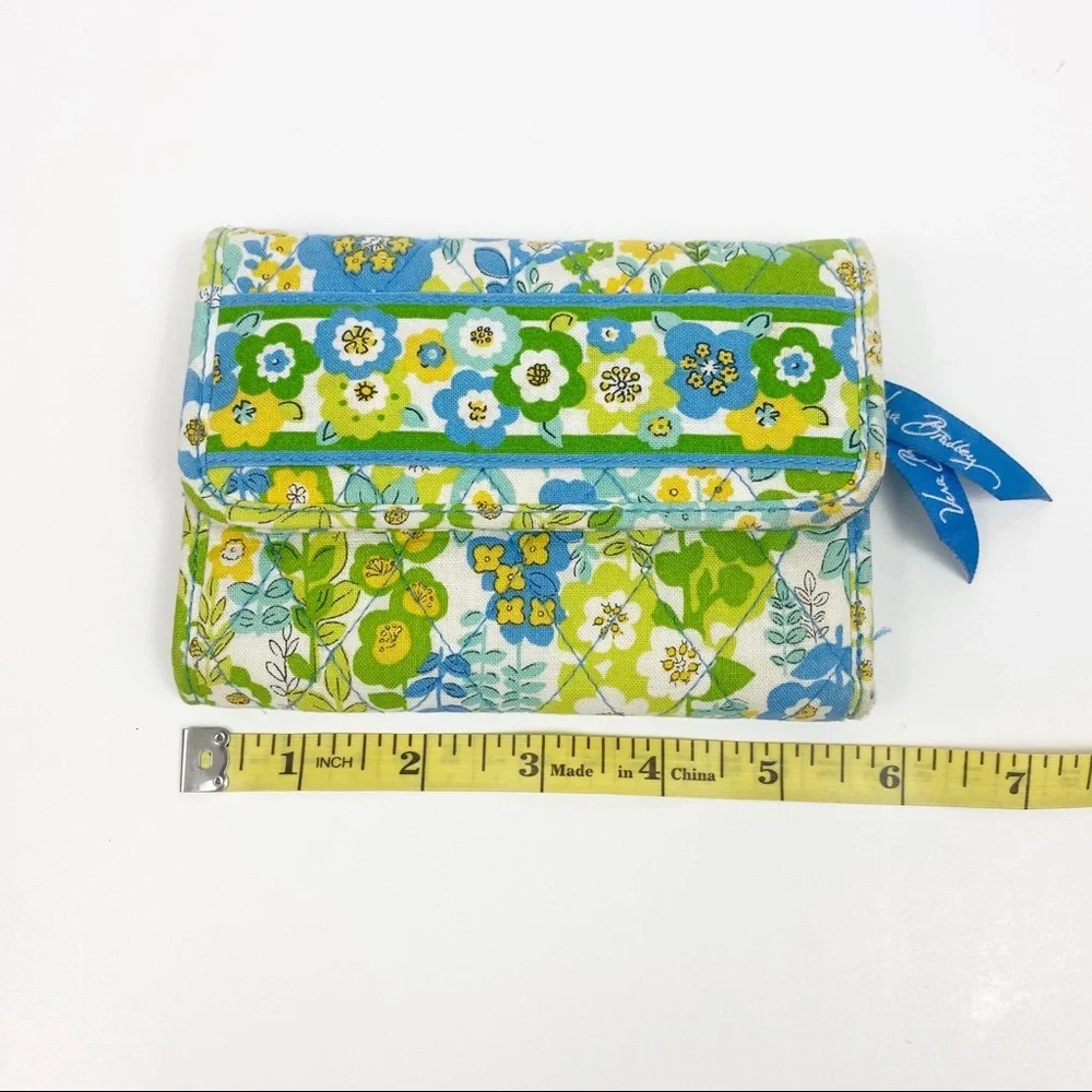 Vera Bradley Floral Trifold‎ Wallet - Picture 5 of 6